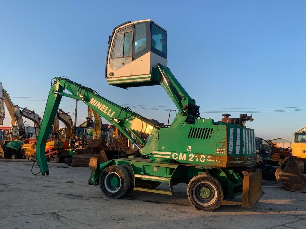 Minelli CM210 - Escavadeira de rodas: foto 3 Minelli CM210 - Escavadeira de rodas: foto 3