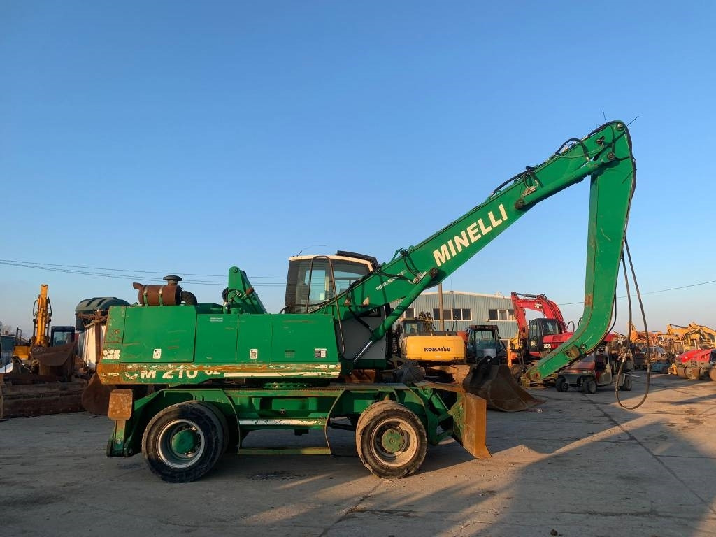Minelli CM210 - Escavadeira de rodas: foto 5 Minelli CM210 - Escavadeira de rodas: foto 5