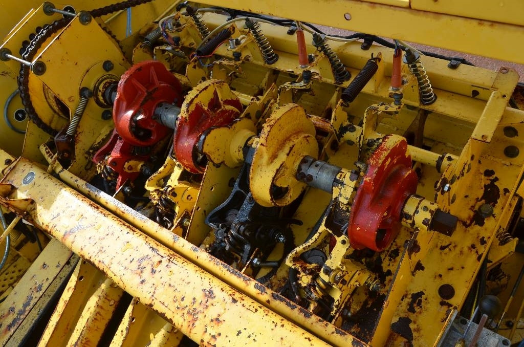 New Holland D1000 - Enfardadeira de fardos quadrados: foto 5 New Holland D1000 - Enfardadeira de fardos quadrados: foto 5