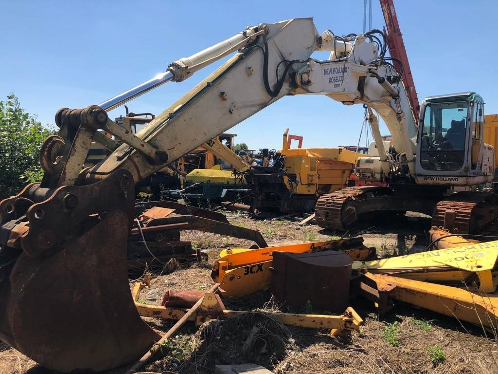 New Holland E 215 B FOR PARTS - Escavadora de rastos: foto 1 New Holland E 215 B FOR PARTS - Escavadora de rastos: foto 1
