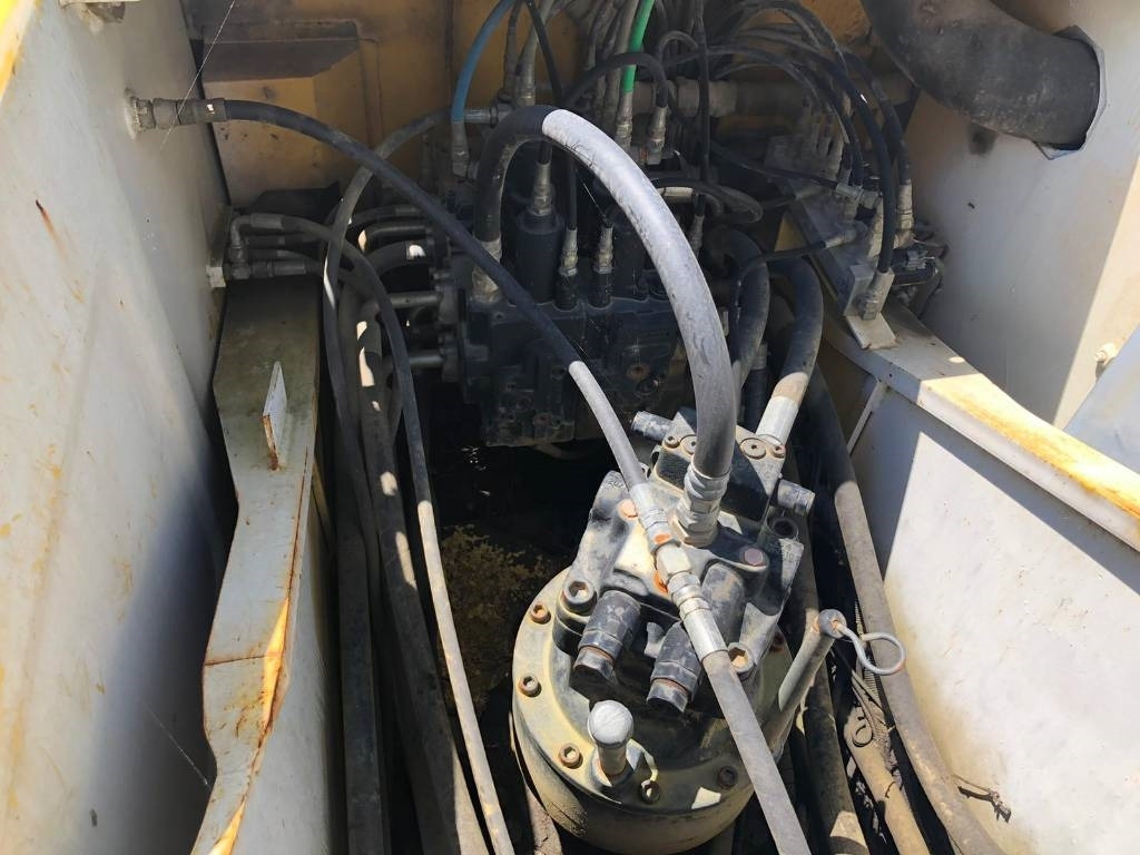 Escavadora de rastos New Holland E 215 B FOR PARTS: foto 6 Escavadora de rastos New Holland E 215 B FOR PARTS: foto 6