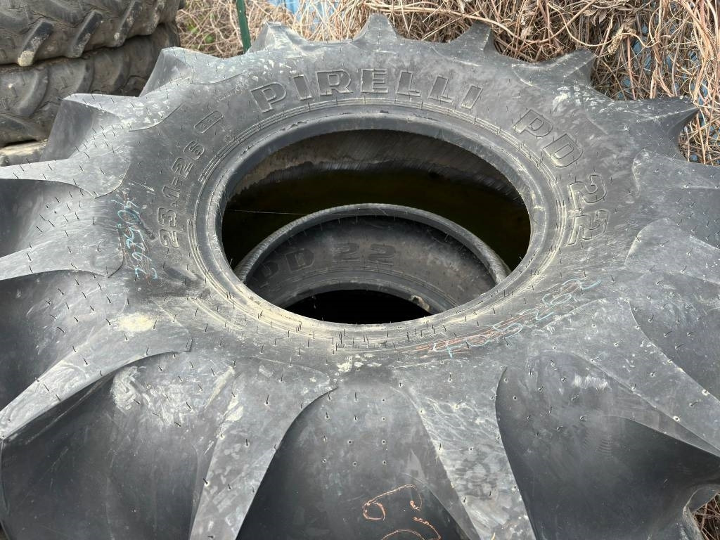 Pirelli 23.1/26 Harvester Tyres - Pneu de Máquina agrícola: foto 3 Pirelli 23.1/26 Harvester Tyres - Pneu de Máquina agrícola: foto 3