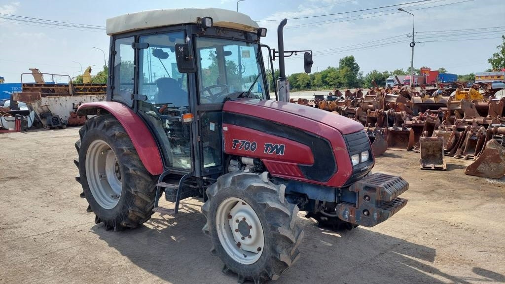 TYM T700 - Trator: foto 1 TYM T700 - Trator: foto 1