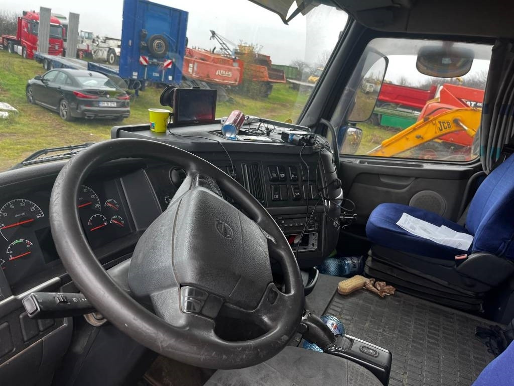 Volvo FH 12 460 - Caminhão furgão: foto 4 Volvo FH 12 460 - Caminhão furgão: foto 4