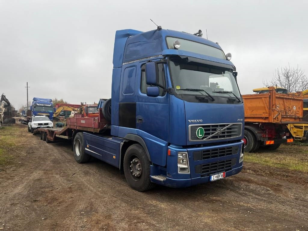 Volvo FH 12 460 - Caminhão furgão: foto 1 Volvo FH 12 460 - Caminhão furgão: foto 1