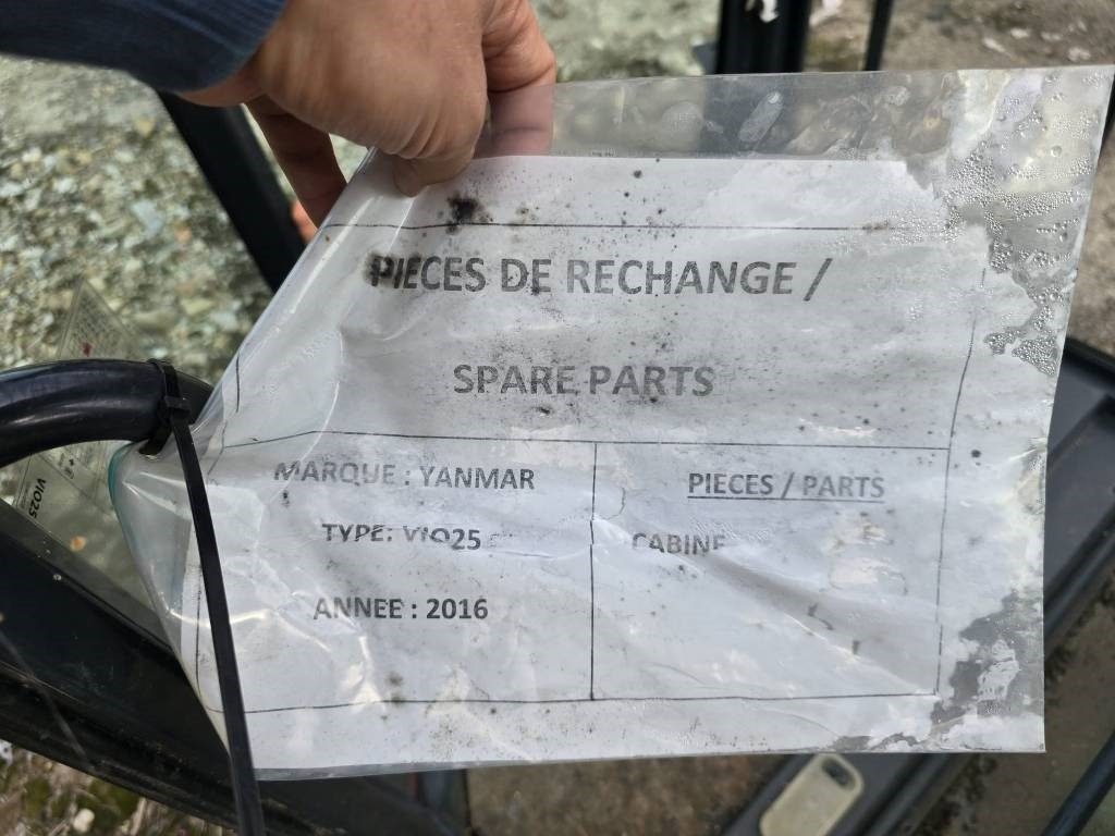 Yanmar Vio 25 Cabine - Cabine de Máquina de construção: foto 4 Yanmar Vio 25 Cabine - Cabine de Máquina de construção: foto 4