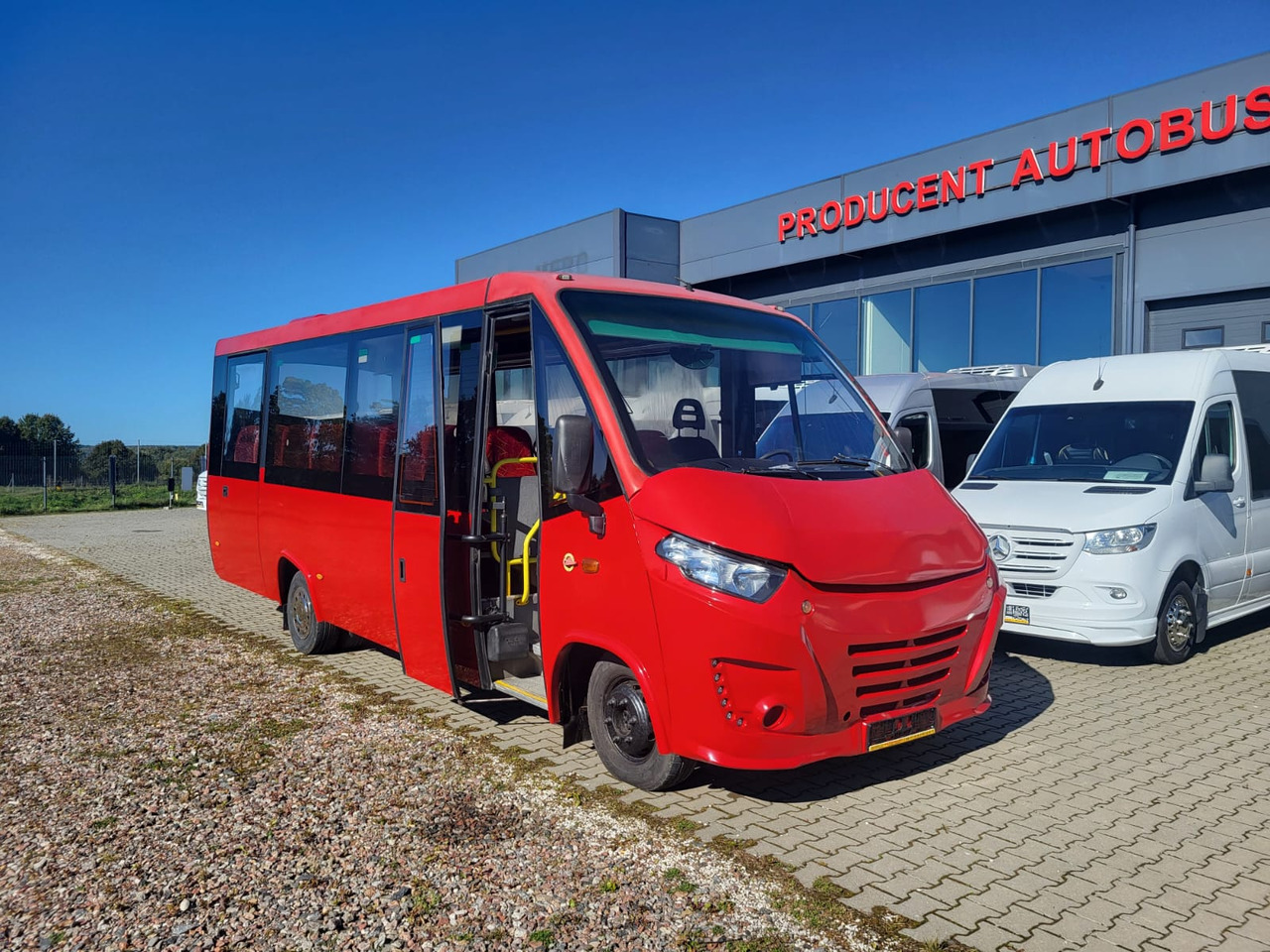 IVECO Daily Kapena- 35 Miejsc - Micro-ônibus, Furgão de passageiros: foto 1 IVECO Daily Kapena- 35 Miejsc - Micro-ônibus, Furgão de passageiros: foto 1