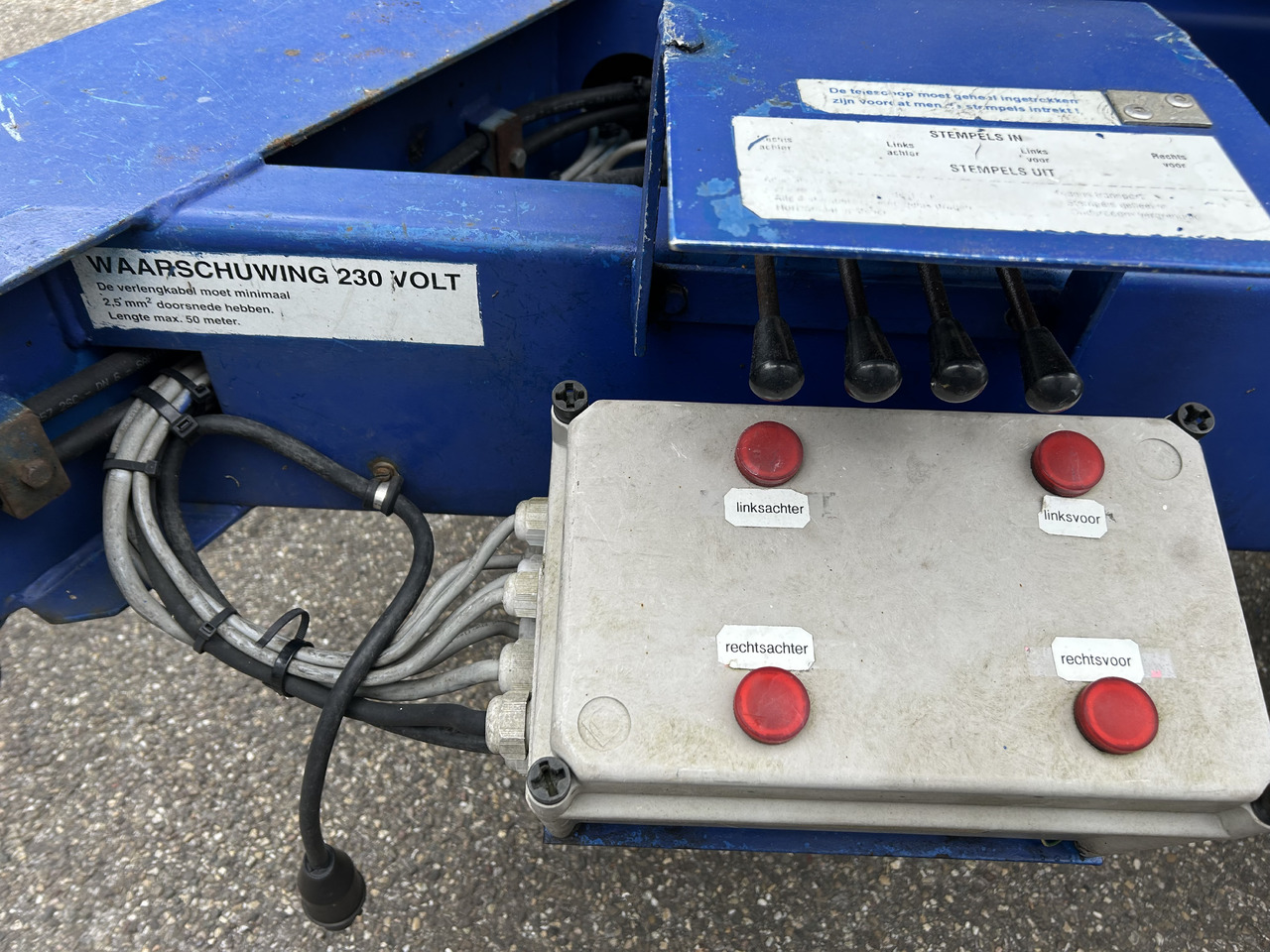 Custers R20EHS R20 2005 trailer mounted platform R20 - Plataforma de elevaçao rebocável: foto 4 Custers R20EHS R20 2005 trailer mounted platform R20 - Plataforma de elevaçao rebocável: foto 4