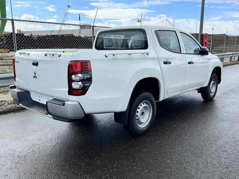 Mitsubishi L200 4x4 - 8 UNITS in WHITE 2.5 D GL Double Cab - EURO 2 - NEW!! Ready for work!!!** - Pick-up, Carrinha cabine dupla: foto 5 Mitsubishi L200 4x4 - 8 UNITS in WHITE 2.5 D GL Double Cab - EURO 2 - NEW!! Ready for work!!!** - Pick-up, Carrinha cabine dupla: foto 5