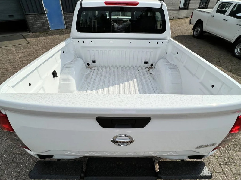 Nissan Navara 4x4 - 22 UNITS - 2.5 D Double Cab - XE - EURO 2 - NEW!! READY FOR WORK!!! - Pick-up, Carrinha cabine dupla: foto 4 Nissan Navara 4x4 - 22 UNITS - 2.5 D Double Cab - XE - EURO 2 - NEW!! READY FOR WORK!!! - Pick-up, Carrinha cabine dupla: foto 4