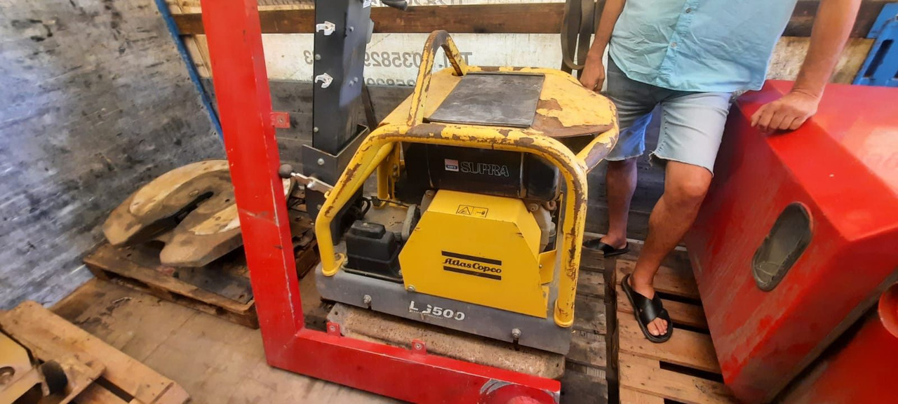 Atlas Copco Rüttelplatte LJ500 - Placas vibratórias: foto 1 Atlas Copco Rüttelplatte LJ500 - Placas vibratórias: foto 1