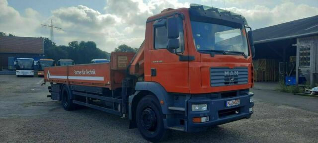 MAN TG-M18.280PS Hiab 111B-2 mit Funk - Camião de caixa aberta/ Plataforma, Caminhão grua: foto 2 MAN TG-M18.280PS Hiab 111B-2 mit Funk - Camião de caixa aberta/ Plataforma, Caminhão grua: foto 2