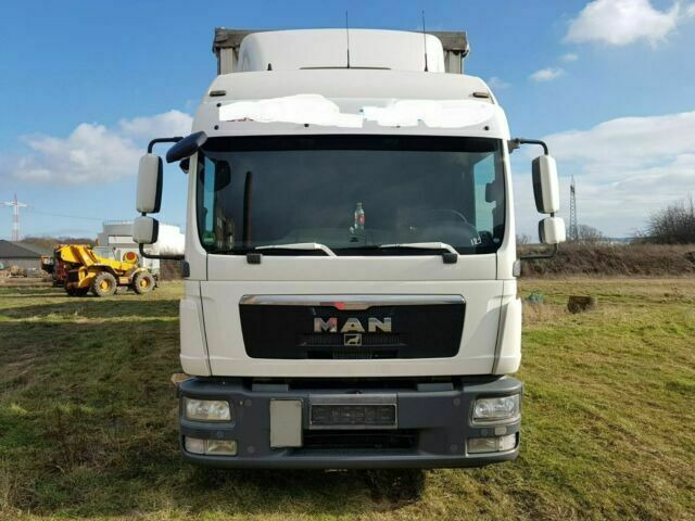 MAN TGL8.240 G.Haus/2xBett Klima AHK - Caminhão com lona: foto 1 MAN TGL8.240 G.Haus/2xBett Klima AHK - Caminhão com lona: foto 1
