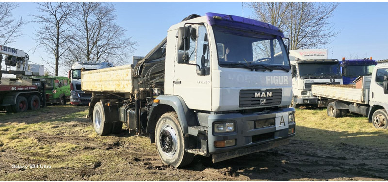 MAN TGM 18.220 4x2 3.S-Kipper mit Kran - Caminhão basculante, Caminhão grua: foto 1 MAN TGM 18.220 4x2 3.S-Kipper mit Kran - Caminhão basculante, Caminhão grua: foto 1