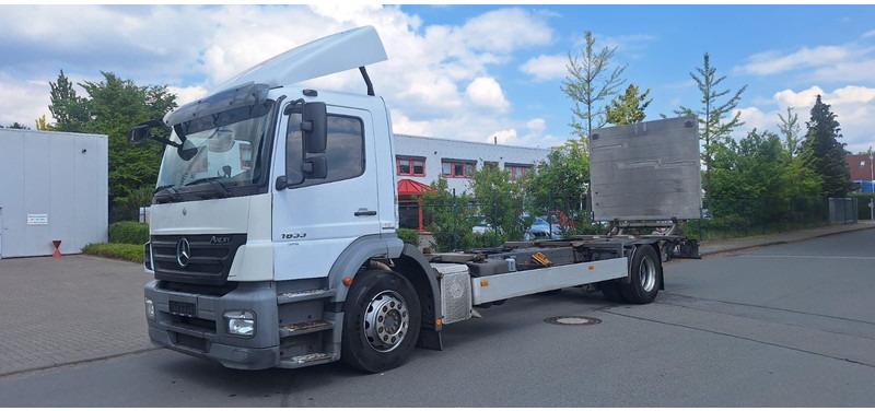 Mercedes-Benz 1833 2 Achser für BDF mit LBW - Caminhão chassi: foto 1 Mercedes-Benz 1833 2 Achser für BDF mit LBW - Caminhão chassi: foto 1
