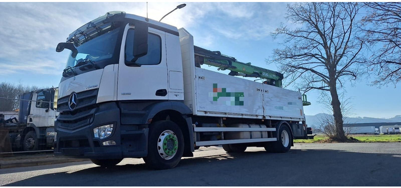 Mercedes-Benz 1835 Antos 4x2 Klima 1-Hand - Camião de caixa aberta/ Plataforma, Caminhão grua: foto 1 Mercedes-Benz 1835 Antos 4x2 Klima 1-Hand - Camião de caixa aberta/ Plataforma, Caminhão grua: foto 1
