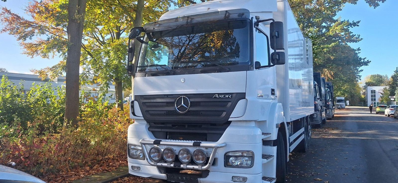 Mercedes-Benz 2540 Koffer mit LBW - Caminhão furgão: foto 1 Mercedes-Benz 2540 Koffer mit LBW - Caminhão furgão: foto 1