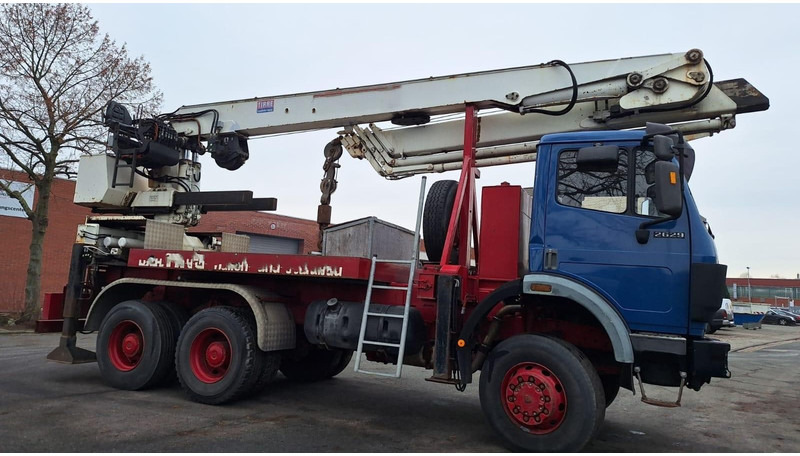 Mercedes-Benz 2629 AK Motorwagen mit Kran Dachdeckerkran6x6 - Caminhão grua: foto 1 Mercedes-Benz 2629 AK Motorwagen mit Kran Dachdeckerkran6x6 - Caminhão grua: foto 1