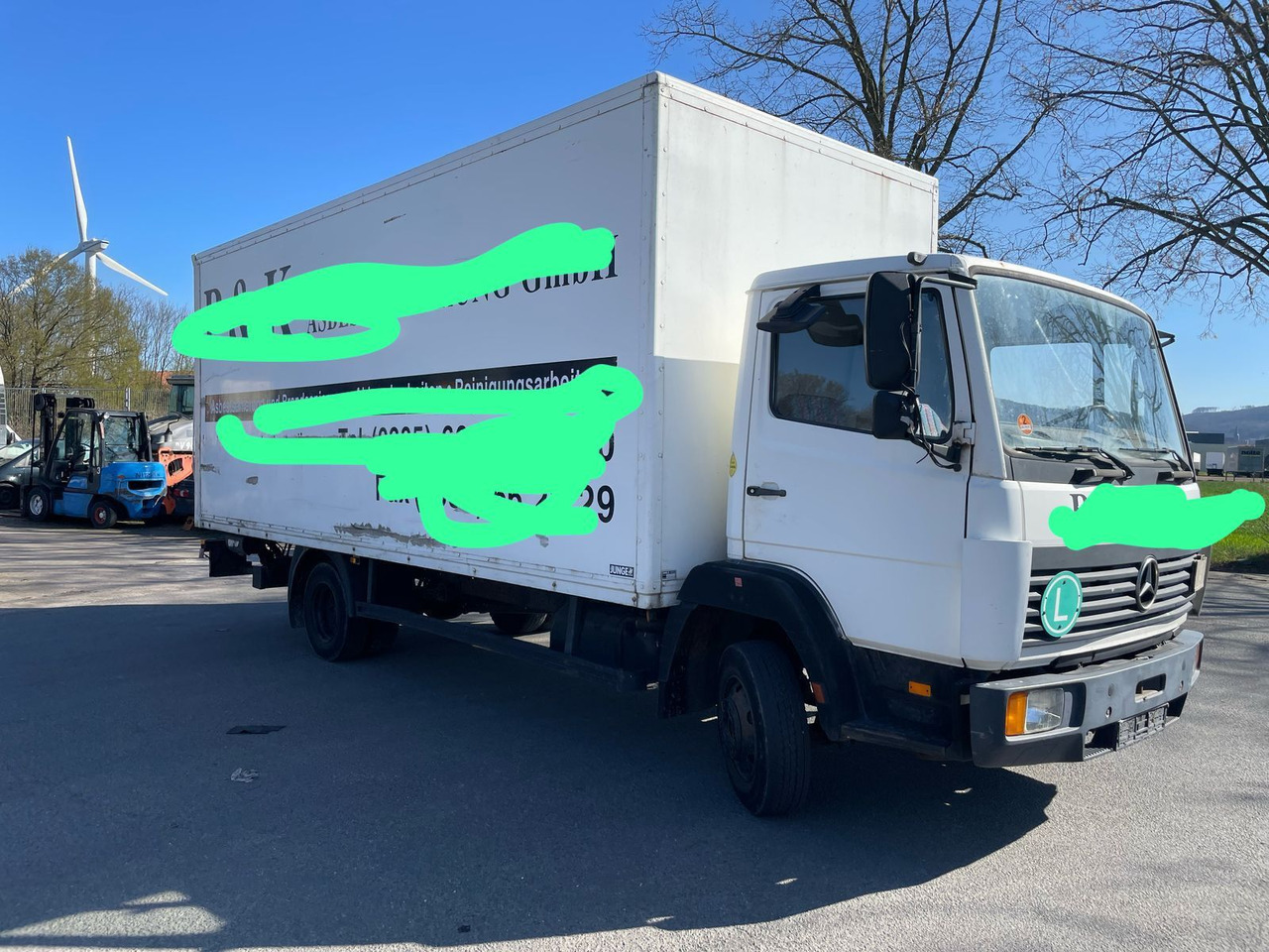 Mercedes-Benz 811 Koffer Blatt/Blatt Gefedert - Carrinha de contentor: foto 2 Mercedes-Benz 811 Koffer Blatt/Blatt Gefedert - Carrinha de contentor: foto 2