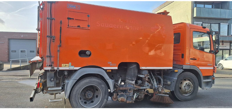 Mercedes-Benz Atego 1524 2 6-Zyl. 4x2 - Varredora urbana: foto 2 Mercedes-Benz Atego 1524 2 6-Zyl. 4x2 - Varredora urbana: foto 2