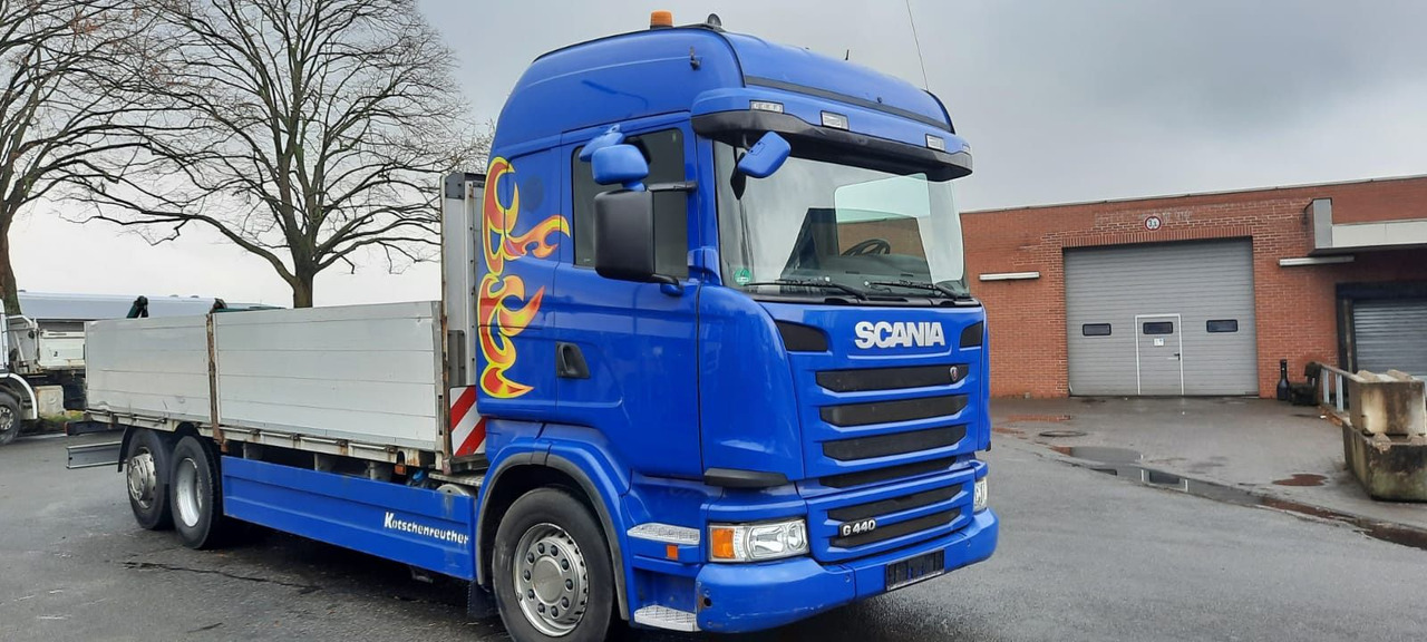 Scania G440 Pritsche 6x2 Kran am Heck vor. - Camião de caixa aberta/ Plataforma, Caminhão grua: foto 2 Scania G440 Pritsche 6x2 Kran am Heck vor. - Camião de caixa aberta/ Plataforma, Caminhão grua: foto 2