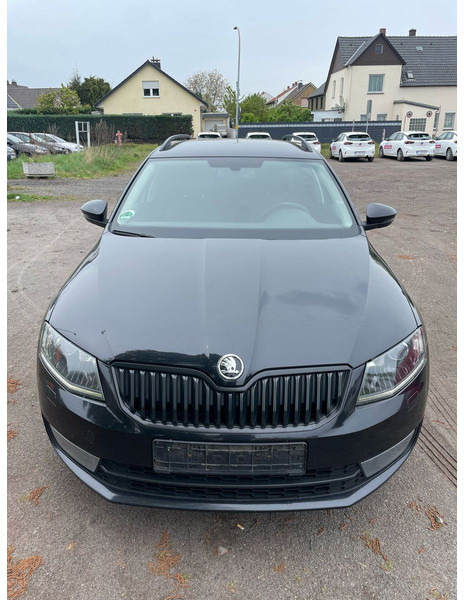 Škoda Octavia 2.0 TDI Green tec Solution Combi - Automóvel: foto 4 Škoda Octavia 2.0 TDI Green tec Solution Combi - Automóvel: foto 4