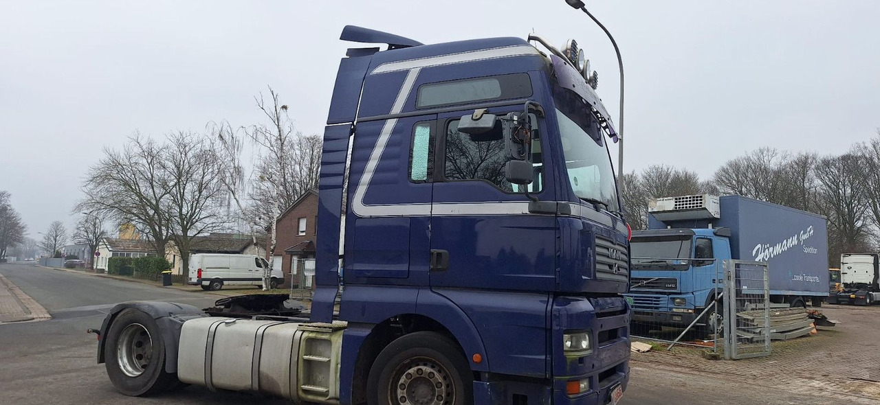 MAN 18.430 TGA G/Haus Hochdach xxl - Tractor: foto 3 MAN 18.430 TGA G/Haus Hochdach xxl - Tractor: foto 3