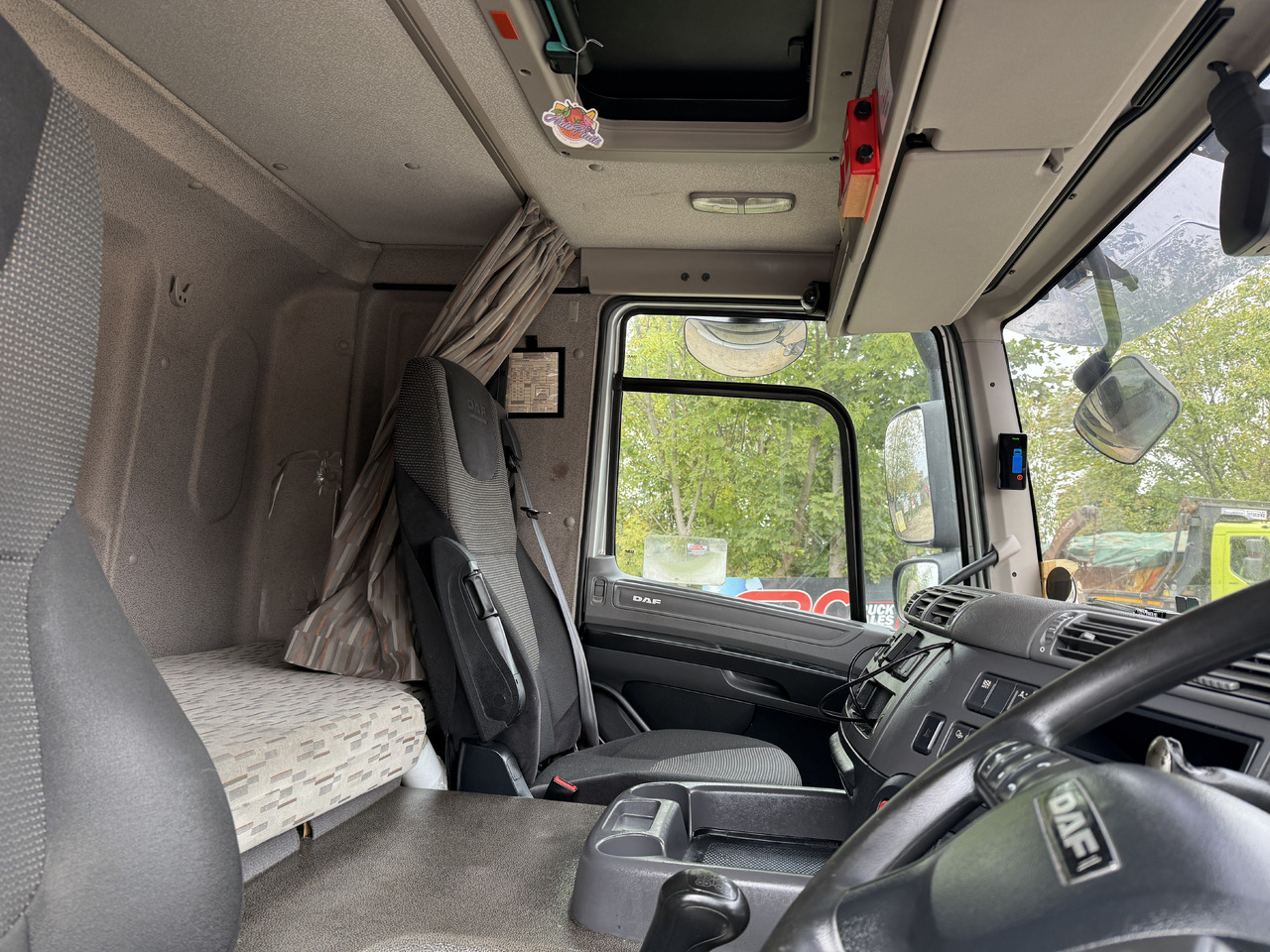 Caminhão com lona 2015 DAF CF 330 Curtainside Truck: foto 25