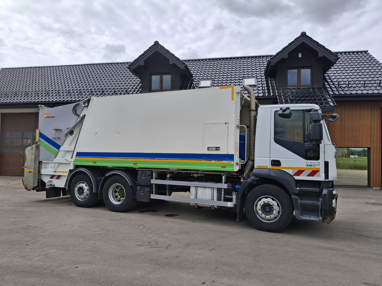 IVECO Euro 6 Śmieciarka Zweikammer-Müllwagen FAUN SL5 TR2L - Caminhão de lixo: foto 5 IVECO Euro 6 Śmieciarka Zweikammer-Müllwagen FAUN SL5 TR2L - Caminhão de lixo: foto 5