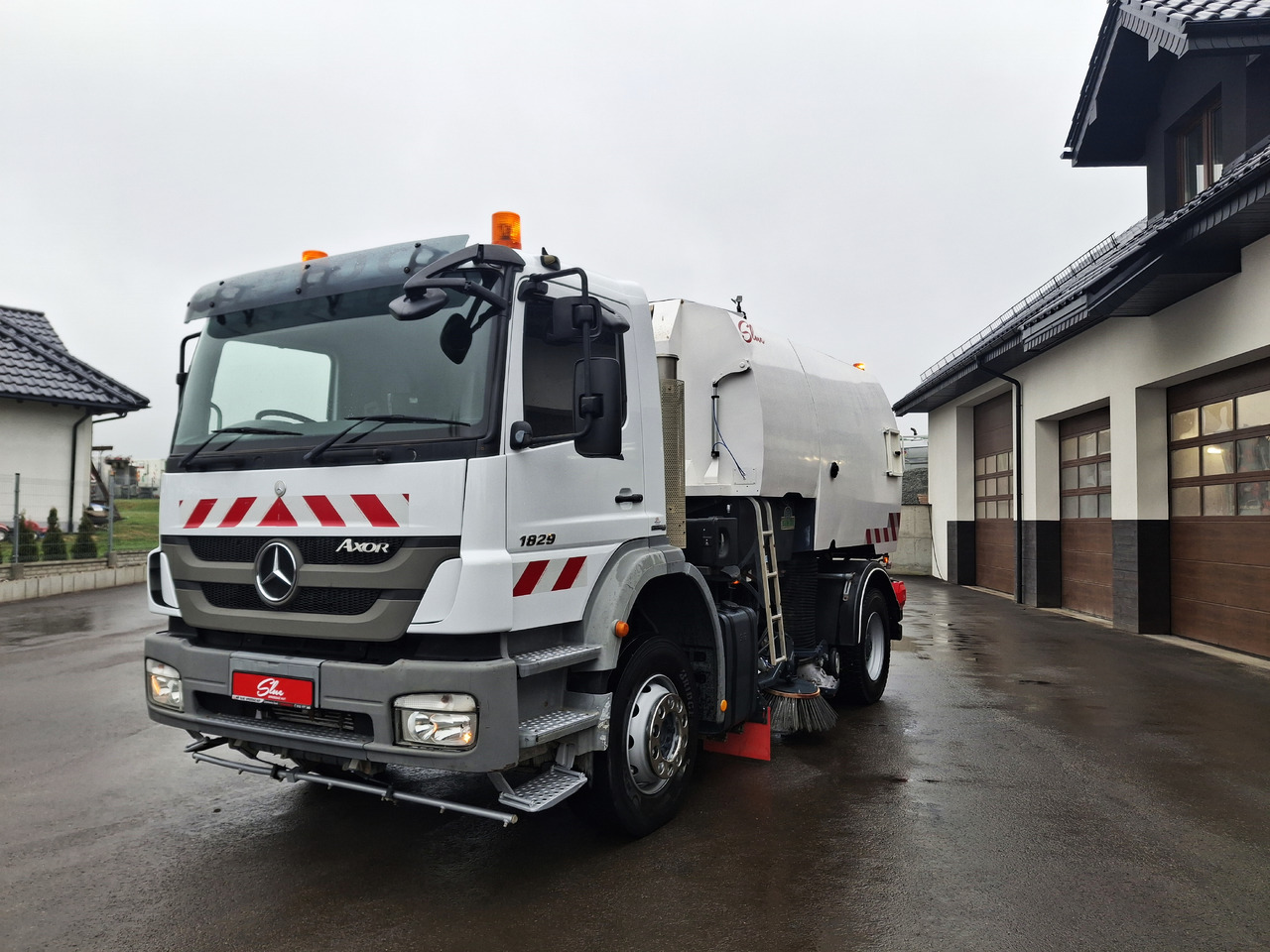 MERCEDES-BENZ Axor 1829 Zamiatarka Kehrmaschine Johnston 2 Motoren Karcher L/R - Varredora urbana: foto 2 MERCEDES-BENZ Axor 1829 Zamiatarka Kehrmaschine Johnston 2 Motoren Karcher L/R - Varredora urbana: foto 2