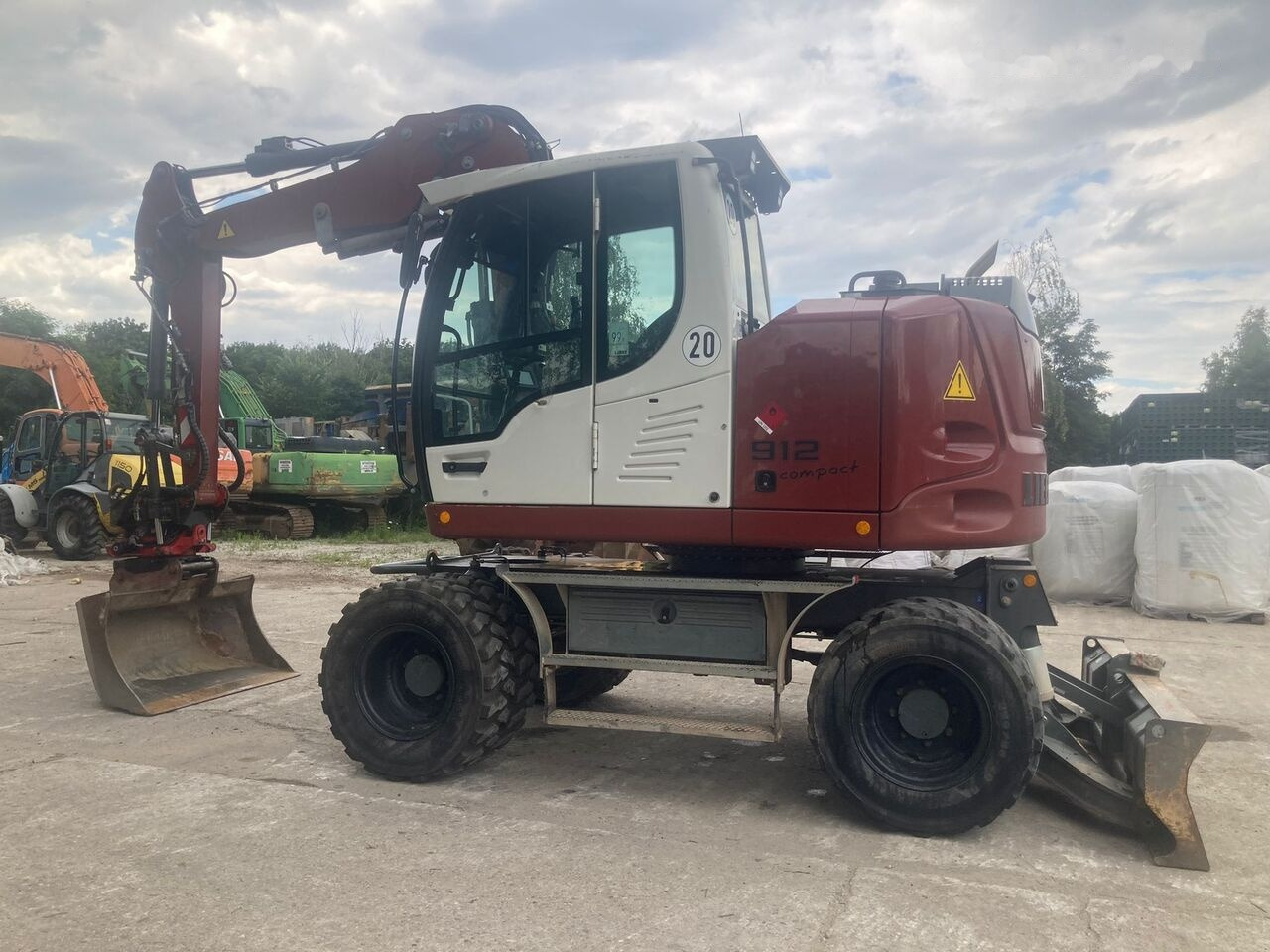 Escavadeira de rodas Liebherr A 912 Compact Rotator R4: foto 13