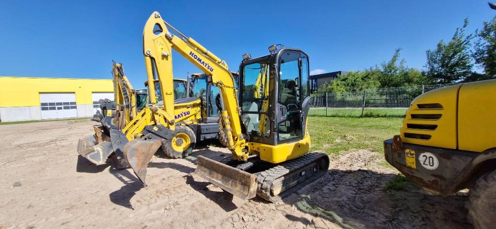 Komatsu PC 26 MR - Mini escavadeira: foto 1 Komatsu PC 26 MR - Mini escavadeira: foto 1