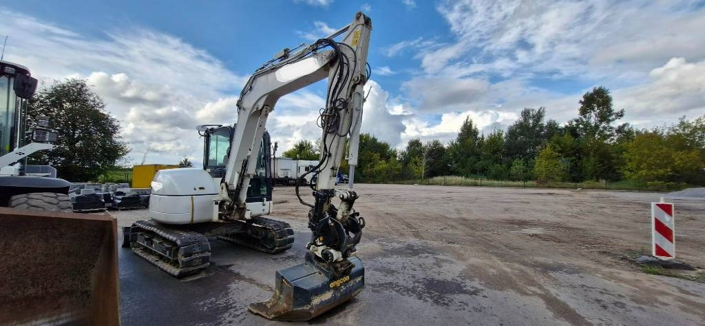 Komatsu PC 80 MR-5E0 - Mini escavadeira: foto 2 Komatsu PC 80 MR-5E0 - Mini escavadeira: foto 2