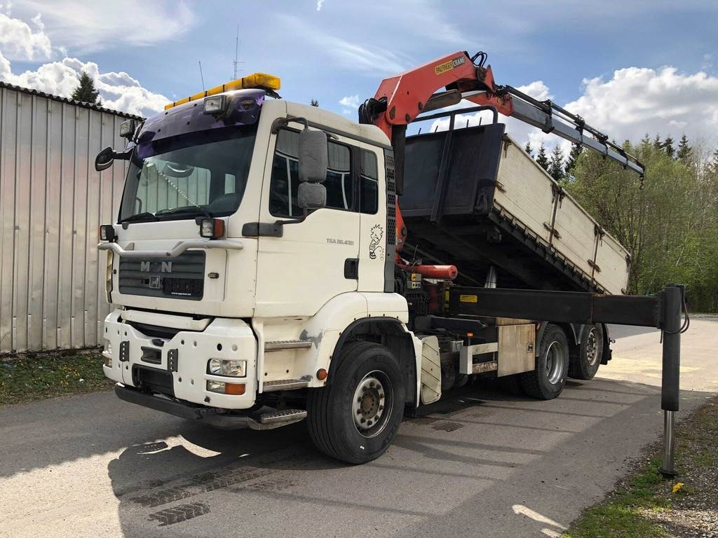 MAN TGA 26.430 6X2-2 BL/M 3-WAY TIP+PALFINGER PK23500 - Caminhão basculante: foto 1 MAN TGA 26.430 6X2-2 BL/M 3-WAY TIP+PALFINGER PK23500 - Caminhão basculante: foto 1