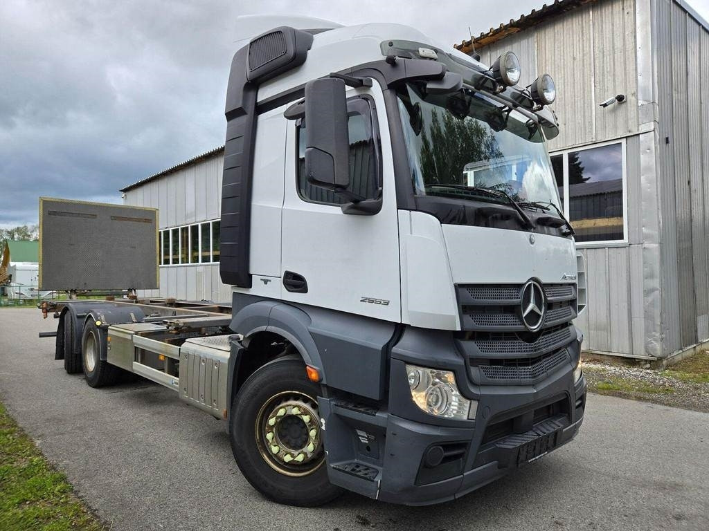 Mercedes-Benz ACTROS 2553 6X2 LAGAB - Caminhão transportador de contêineres/ Caixa móvel: foto 4 Mercedes-Benz ACTROS 2553 6X2 LAGAB - Caminhão transportador de contêineres/ Caixa móvel: foto 4