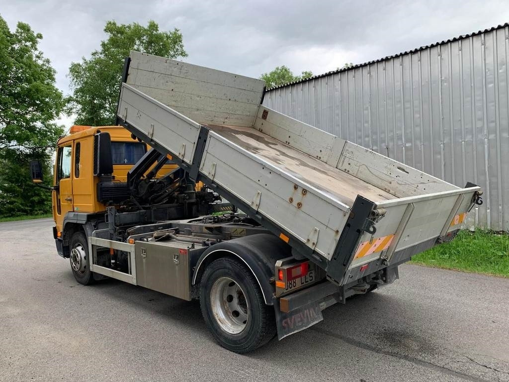 Volvo FL615 + HIAB 027-2 - Caminhão basculante: foto 2 Volvo FL615 + HIAB 027-2 - Caminhão basculante: foto 2