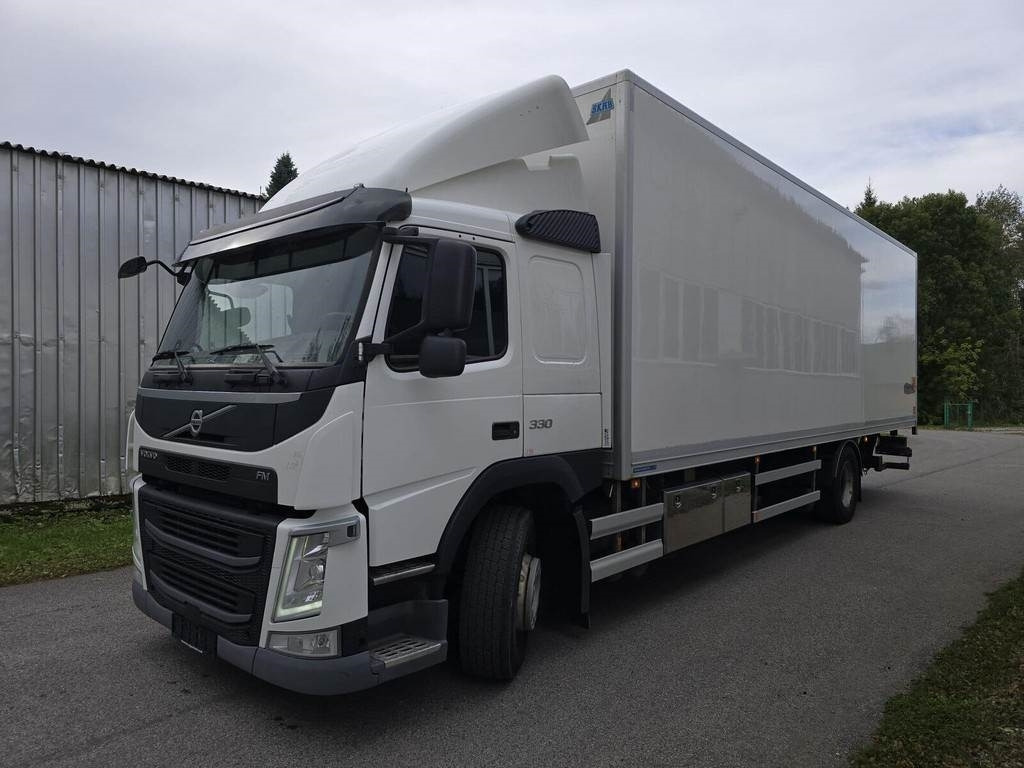 Volvo FM330 4X2 - Caminhão furgão: foto 1 Volvo FM330 4X2 - Caminhão furgão: foto 1