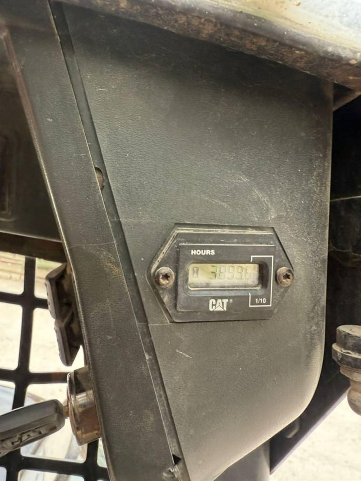 CAT 216 - Mini carregadeira: foto 4 CAT 216 - Mini carregadeira: foto 4