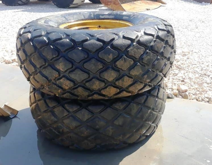 Goodyear 23.1-26 R3 MAZI ME ZANTES - Pneu de Máquina de construção: foto 1 Goodyear 23.1-26 R3 MAZI ME ZANTES - Pneu de Máquina de construção: foto 1