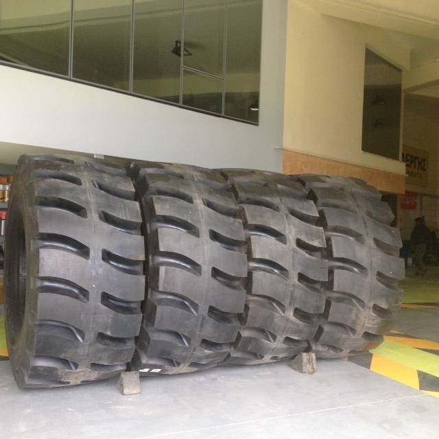 Goodyear 3565R33 L5 - Pneu de Máquina de construção: foto 2 Goodyear 3565R33 L5 - Pneu de Máquina de construção: foto 2