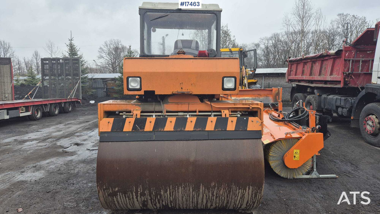 Tandem vibratory roller STAVOSTROJ VSH 102 (1997) - Compactador de asfalto: foto 2 Tandem vibratory roller STAVOSTROJ VSH 102 (1997) - Compactador de asfalto: foto 2