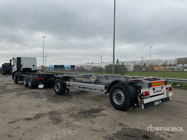 Iveco Trakker 380 T/A Sleeper Truck Tractor - Caminhão chassi, Reboque transportador de contêineres/ Caixa móvel: foto 2 Iveco Trakker 380 T/A Sleeper Truck Tractor - Caminhão chassi, Reboque transportador de contêineres/ Caixa móvel: foto 2