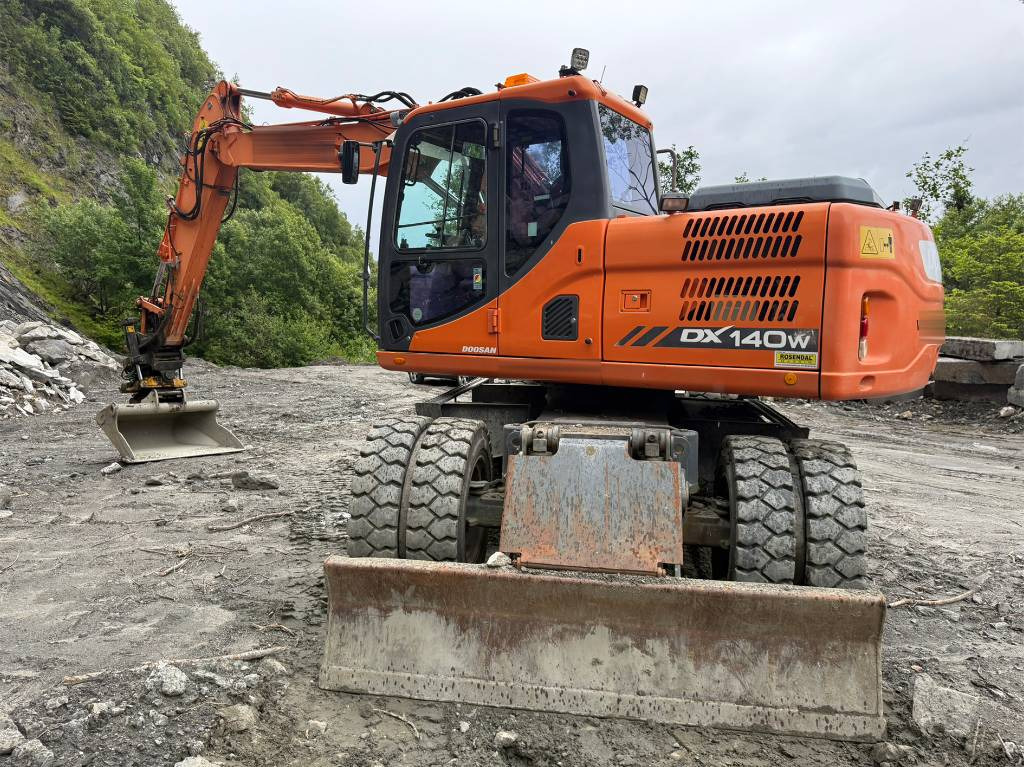 Doosan 140 W - Escavadeira de rodas: foto 4 Doosan 140 W - Escavadeira de rodas: foto 4