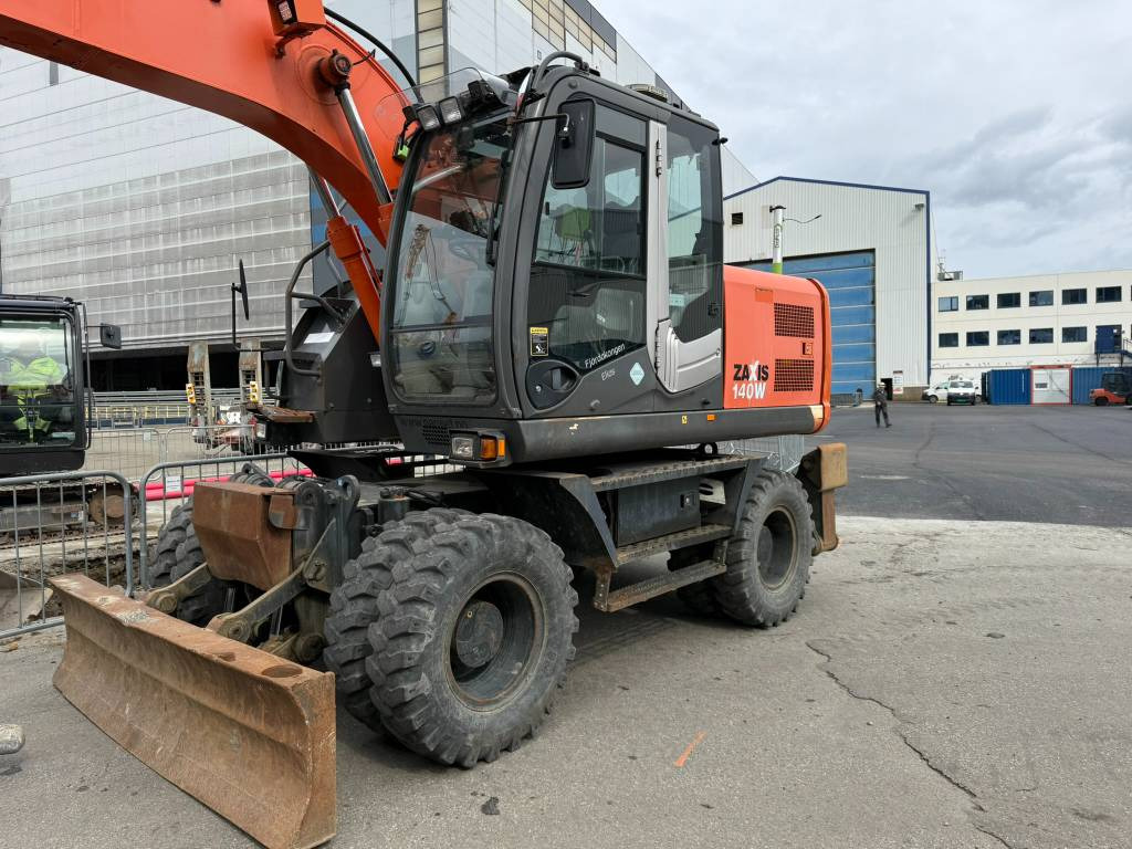 Hitachi ZX 140 W-3 - Escavadeira de rodas: foto 3 Hitachi ZX 140 W-3 - Escavadeira de rodas: foto 3