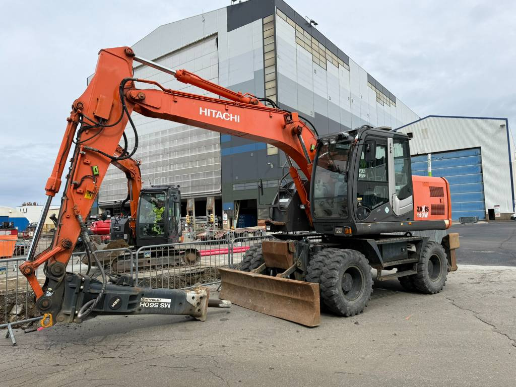 Hitachi ZX 140 W-3 - Escavadeira de rodas: foto 1 Hitachi ZX 140 W-3 - Escavadeira de rodas: foto 1