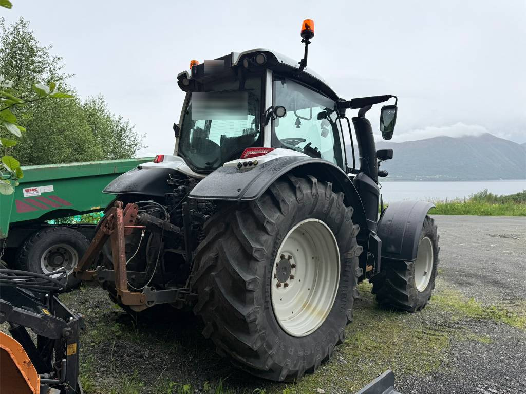 Valtra N 174 med frontlaster - Trator: foto 3 Valtra N 174 med frontlaster - Trator: foto 3