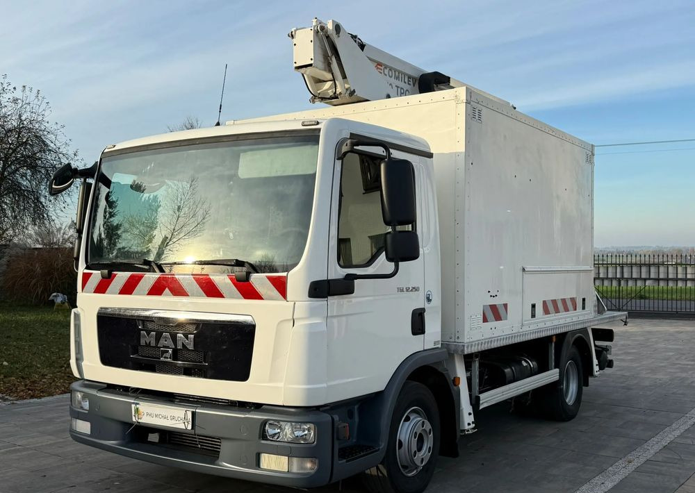 MAN TGL 12.250 - Caminhão com plataforma aérea: foto 1 MAN TGL 12.250 - Caminhão com plataforma aérea: foto 1