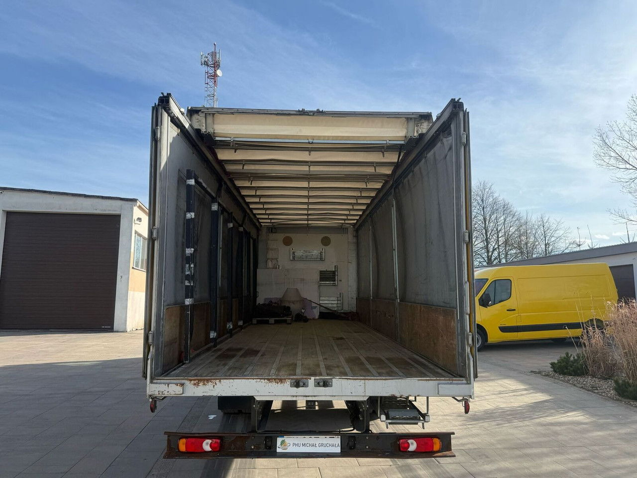 Caminhão com lona Renault D12: foto 15