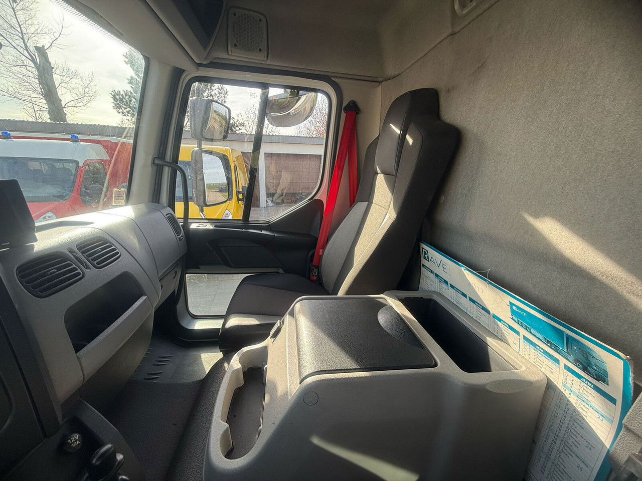Caminhão com lona Renault D12: foto 13