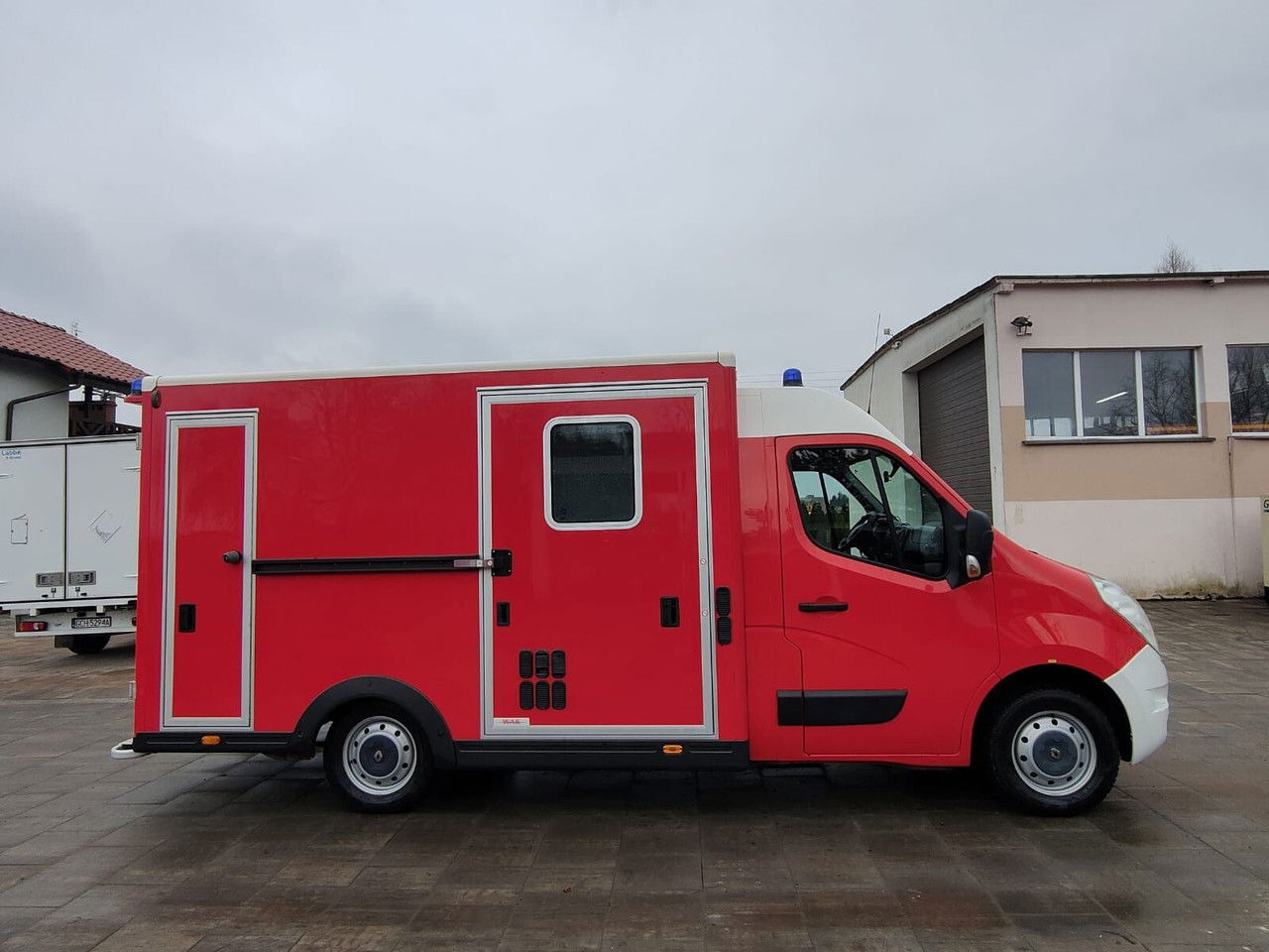Renault Master Karetka Ambulans pogotowie kontenerowe Kamper - Ambulância: foto 4 Renault Master Karetka Ambulans pogotowie kontenerowe Kamper - Ambulância: foto 4